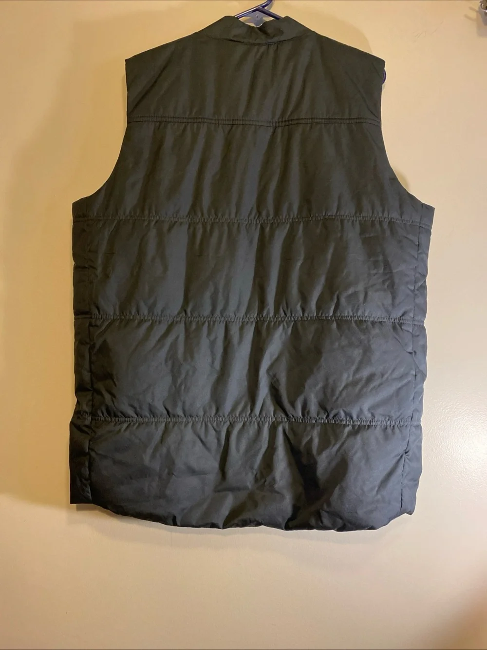 NWT Nike Vest Mens Large Black Synthetic Fill Core Tufts Swimming-dive  Full Zip